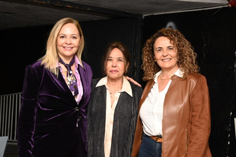 סמנכ"לית ההסתדרות אירית פוריאן ויצמן (מימין), הזמרת הרגלית צנעני ויו"ר נעמת חגית פאר (צילום: חיים שרגא)