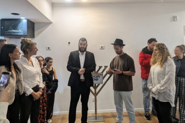 הדלקת נר שני בשדרות ההדרכה 9 ראשון לציון (צילום: מיכל מרנץ)