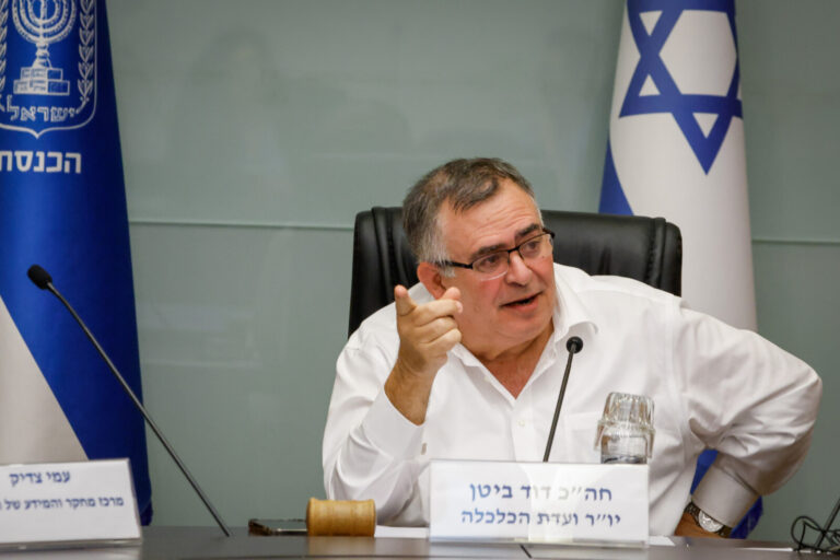 ח"כ דוד ביטן בדיון על מחירי התחבורה הציבורית (צילום: נועם מושקוביץ/דוברות הכנסת)
