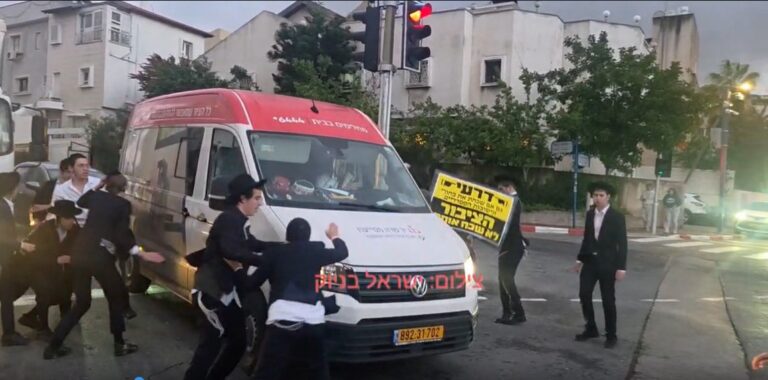 חרדים תוקפים רכב של יד שרה (צילום: רשתות חברתיות, לפי סעיף 27א לחוק זכויות היוצרים)