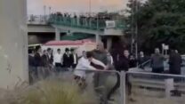 שוטר מג"ב מכה וחונק ילד חרדי בהפגנה של חרדים בצומת גהה (צילום: שימוש לפי סעיף 27א' לחוק זכויות היוצרים)