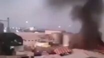 תוצאות מתקפה אווירית של כוחות הקואליציה בהובלת סעודיה על משלוח נשק בנמל אל-מוכלא בתימן (צילום מסך)