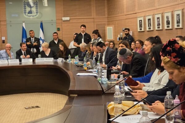 ועדת החוץ והביטחון דנה בנוסח ביסמוט לחוק הגיוס (צילום: אור גואטה)