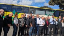 ראש מרכז השלטון האזורי שי חג"ג נואם בהפגנת ראשי מועצות אזוריות (צילום: מיכל מרנץ)