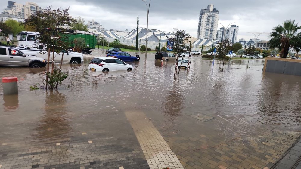 הצפות ביבנה (צילום: שימוש לפי סעיף 27א') הצפות ביבנה (צילום: שימוש לפי סעיף 27א')