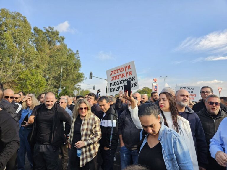 Protest in Kiryat Shmona. Residents of Kiryat Shmona block roads at the city entrance and shout: “We are a city without a state!” (Photo: Maya Ronen)