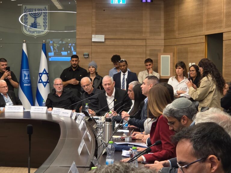 יו"ר כחול לבן בני גנץ בישיבת ועדת ביקורת המדינה (צילום: אור גואטה)