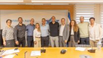 חתימת הסכם קיבוצי לעובדי משרד העלייה והקליטה. יו"ר הסתדרות עובדי המדינה, עו"ד אופיר אלקלעי (שלישי משמאל) יו"ר ועד עובדי משרד הקליטה כוכי אבוטבול (רביעית משמאל), מ"מ יו"ר ההסתדרות רועי יעקב (חמישי משמאל), הממונה על השכר במשרד האוצר אפי מלכין (שישי משמאל) (צילום: דוברות ההסתדרות)