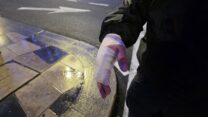 שוטר נפצע קל בירושלים בהפגנה לציון 5 שנים למות אהוביה סנדק (צילום: דוברות המשטרה)