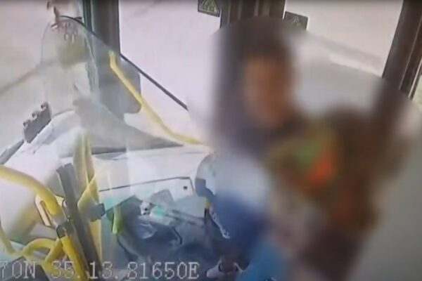 תקיפת נהג אוטובוס בירושלים (צילום מסך: דוברות המשטרה)