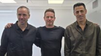 מעמד חתימת ההסכם בסלקום, מימין: מנכ"ל סלקום אלי אדדי, יו"ר הוועד אורי אורן, יו"ר איגוד עובדי הסלולר, ההייטק והאינטרנט יקי חלוצי (צילום: דוברוות ההסתדרות)