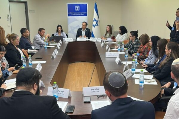 ועדת החינוך האלטרנטיבית (צילום: דוברות טור פז)