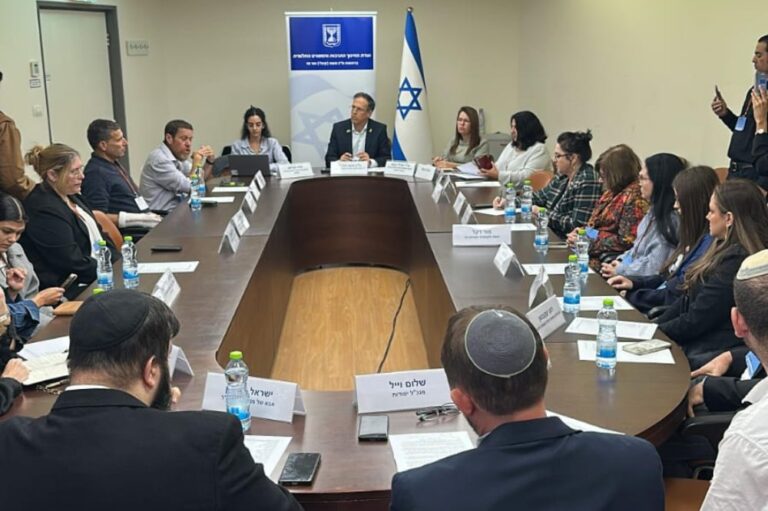 ועדת החינוך האלטרנטיבית שהתכנסה בזמן שוועדת החינוך לא תפקדה (צילום: דוברות טור פז)