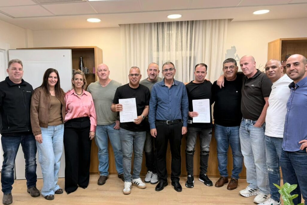 מעמד חתימת ההסכם הקיבוצי (צילום: דוברות ההסתדרות)