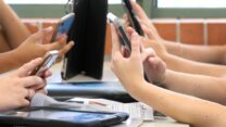 טלפונים בבית הספר (צילום אילוסטרציה: shutterstock)