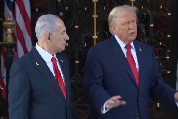 נשיא ארה"ב דונלד טראמפ באחוזתו בפלורידה עם ראש הממשלה בנימין נתניהו (צילום מסך)