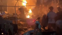 שריפה שפרצה במתחם אוהלים במואסי בחאן יונס בעקבות תקיפת צה"ל (צילום: מרשתות חברתיות)