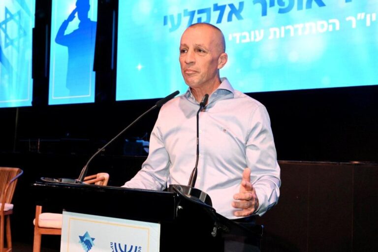 עו"ד אופיר אלקלעי, יו"ר הסתדרות עובדי המדינה, בטקס הוקרה לעובדים. צילום: קובי קואנקס