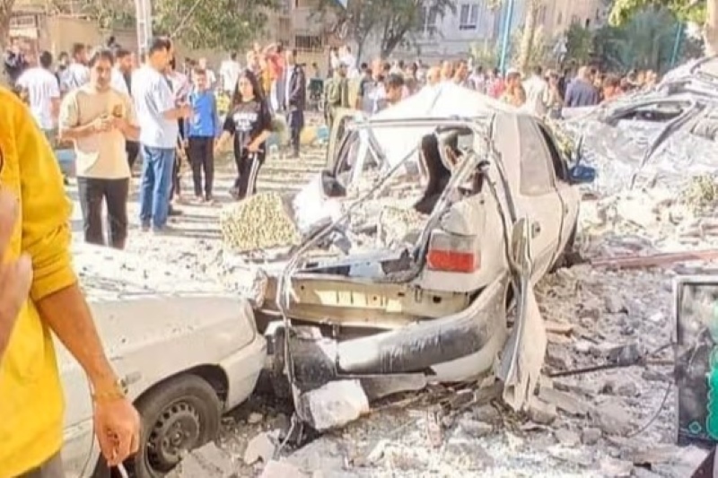 אזור הפיצוץ בעיר בנדר עבאס שבאיראן (צילום: איראן אינטרנשיונל) אזור הפיצוץ בעיר בנדר עבאס שבאיראן (צילום: איראן אינטרנשיונל)