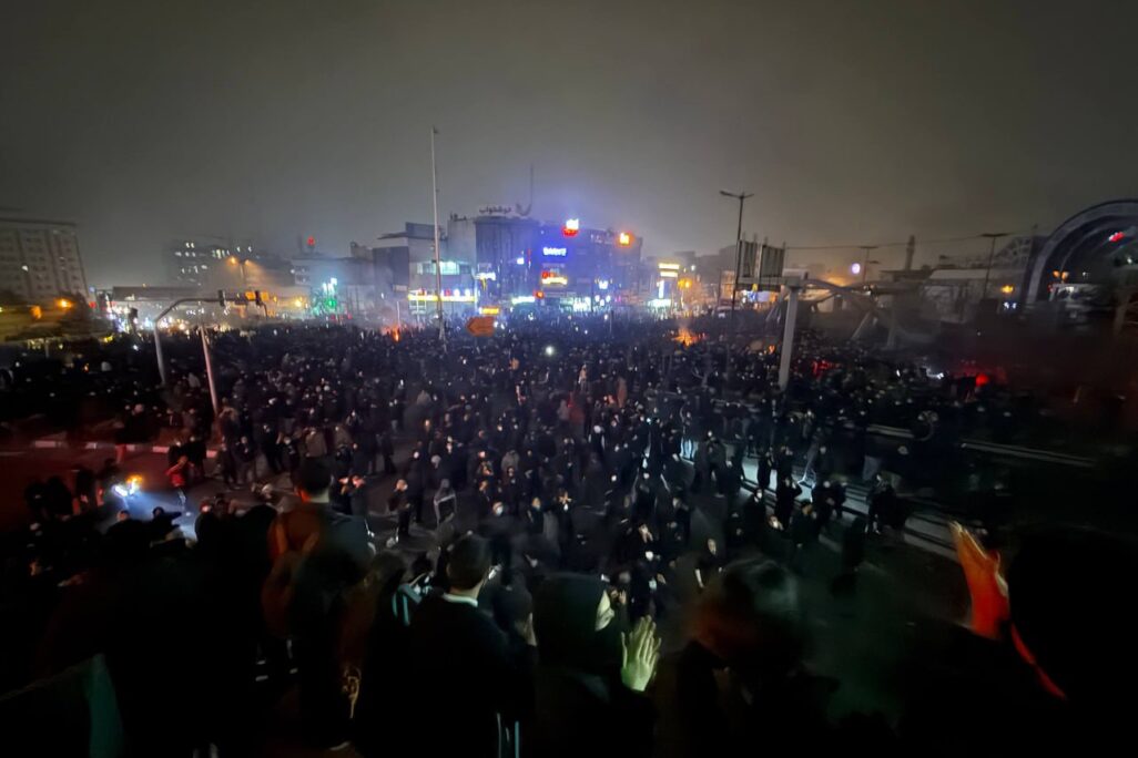מפגינים ברחובות טהרן (צילום: ZUMA Press Wire via Reuters Connect)