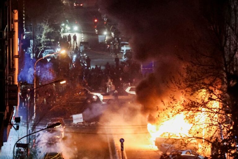 הפגנות נגד המשטר באיראן (צילום: Reuters)