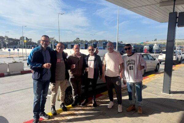 עובדי דן נתיבים בע"מ לאחר התאגדותם (צילום: דוברות ההסתדרות)