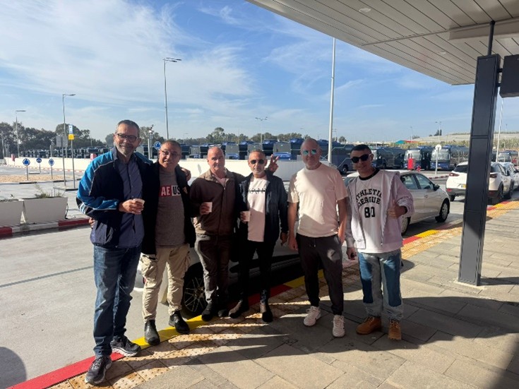 עובדי דן נתיבים בע"מ לאחר התאגדותם (צילום: דוברות ההסתדרות)