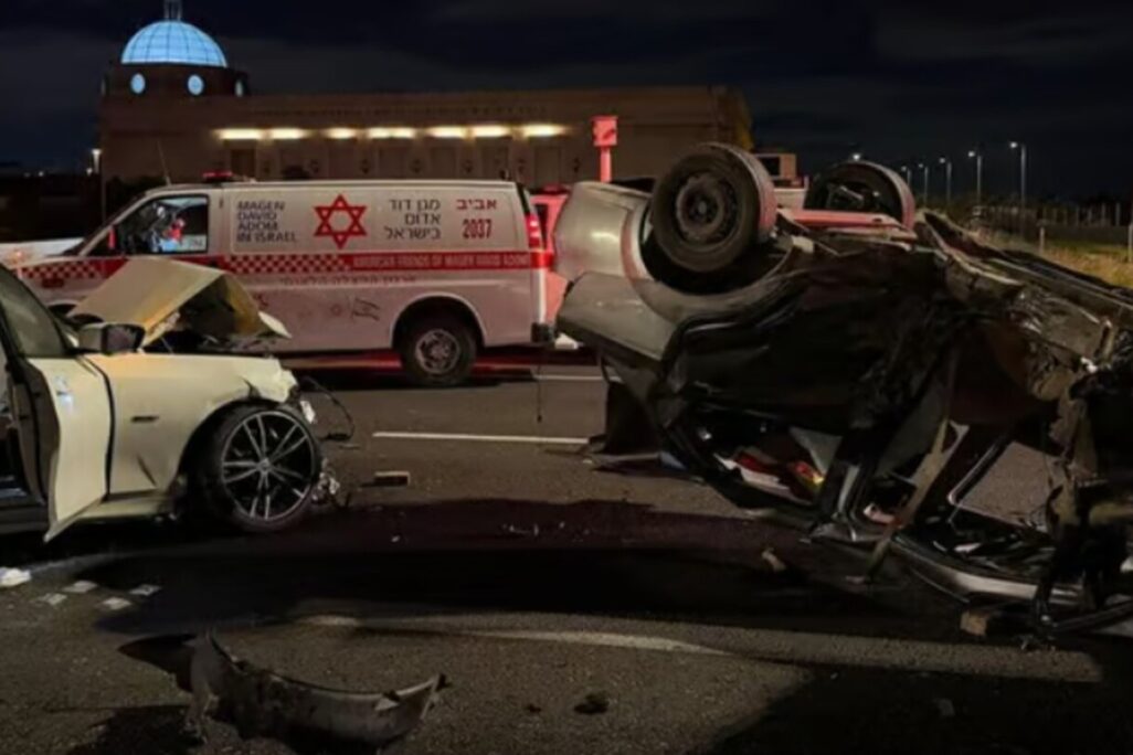זירת תאונת הדרכים הקשה ליד כפר טרומן (צילום: תיעוד מבצעי מד"א) זירת תאונת הדרכים הקשה ליד כפר טרומן (צילום: תיעוד מבצעי מד"א)