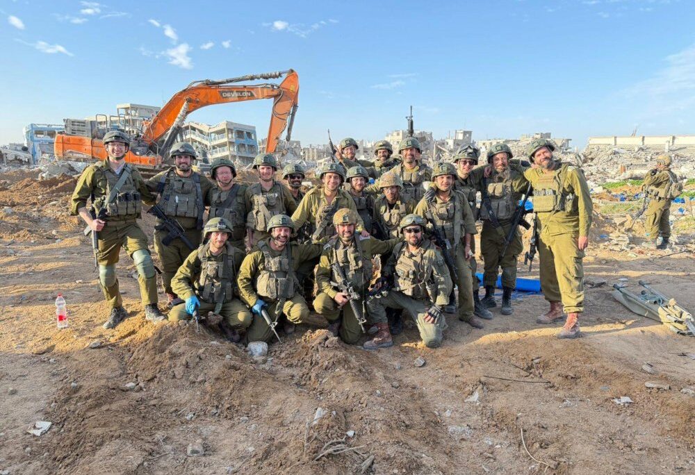 חיילי יס"ר דרום שסייעו באיתור רן גואילי (רשתות חברתיות, לפי סעיף 27א'לחוק זכויות יוצרים) חיילי יס"ר דרום שסייעו באיתור רן גואילי (רשתות חברתיות, לפי סעיף 27א'לחוק זכויות יוצרים)