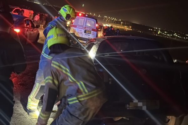 תאונת דרכים בין שני רכבים בכביש 80 סמוך לערערה (צילום: תיעוד מבצעי מד״א)