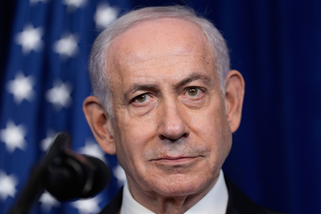 ראש הממשלה בנימין נתניהו בעת ביקורו באחוזת הנשיא טראמפ מאר-א-לאגו, דצמבר 2025 (צילום: AP Photo/Alex Brandon) ראש הממשלה בנימין נתניהו בעת ביקורו באחוזת הנשיא טראמפ מאר-א-לאגו, דצמבר 2025 (צילום: AP Photo/Alex Brandon)
