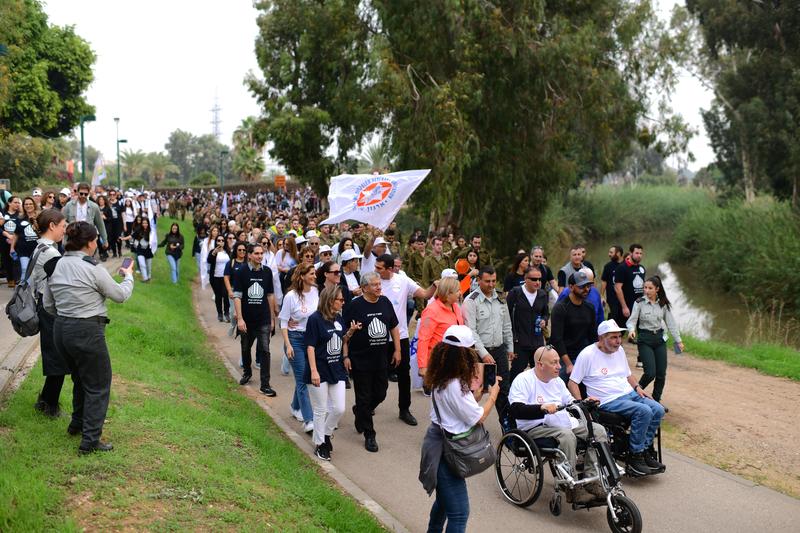 נכי צה"ל מובילים צעדת הוקרה לפצועי צה"ל בתל אביב (צילום: תומר נויברג / פלאש 90) נכי צה"ל מובילים צעדת הוקרה לפצועי צה"ל בתל אביב (צילום: תומר נויברג / פלאש 90)