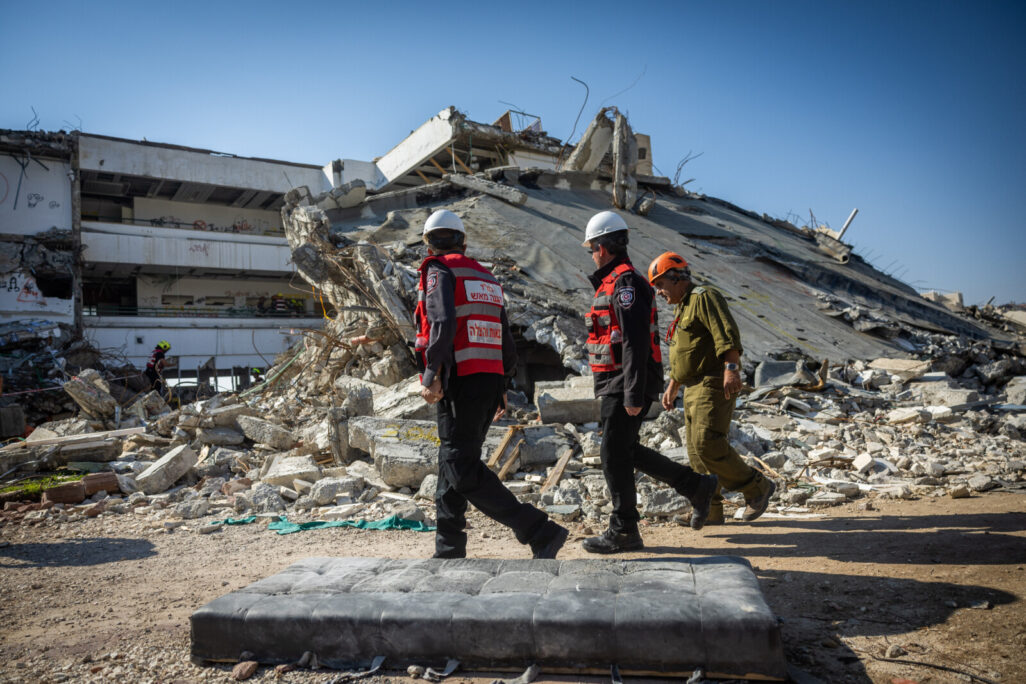 כבאים, חיילים ומתנדבים בתרגיל היערכות לקריסת מבנים ברעידת אדמה בירושלים (צילום ארכיון: יונתן זינדל/פלאש90)