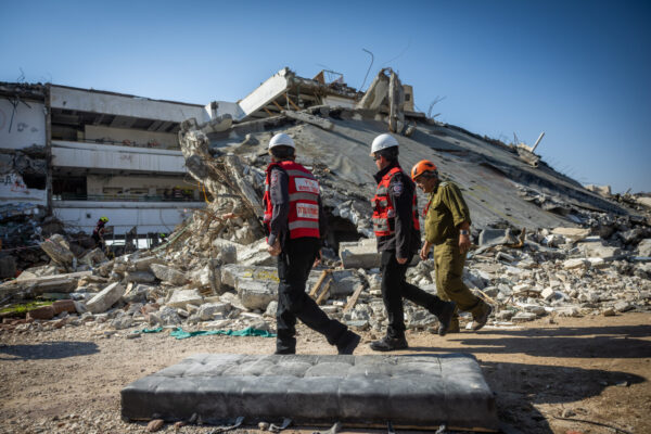 כבאים, חיילים ומתנדבים בתרגיל היערכות לקריסת מבנים ברעידת אדמה בירושלים (צילום ארכיון: יונתן זינדל/פלאש90)