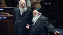 ח"כ אייכלר (משמאל), שימונה לסגן שר התקשורת, לצד יו"ר אגודת ישראל גולדקנוף (צילום: יונתן זינדל/פלאש90)