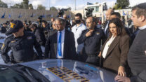 שרת התחבורה מירי רגב (מימין), מפכ"ל המשטרה דני לוי והשר לביטחון לאומי איתמר בן גביר בטקס חניכת 234 ניידות תנועה חדשות, נובמבר 2025 (צילום ארכיון: חיים גולדברג)