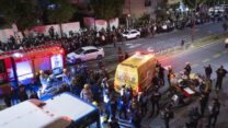 כוחות הצלה בזירת הדריסה בהפגנה נגד חוק הגיוס (צילום: חיים גולדברג/פלאש90)