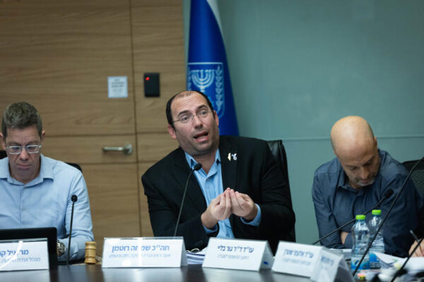 יו"ר ועדת החוקה שמחה רוטמן בדיון בוועדה על הקמת ועדת חקירה פוליטית ל-7 באוקטובר (צילום: יונתן זינדל/פלאש90)