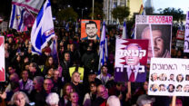 הפגנת מחאה נגד הממשלה בכיכר הבימה בתל אביב (צילום: אבשלום ששוני / פלאש 90)