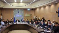 מימין: יו"ר ועדת החוקה שמחה רוטמן ועו"ד ד"ר גור בליי בוועדת החוקה (צילום: נועם מושקוביץ/דוברות הכנסת)