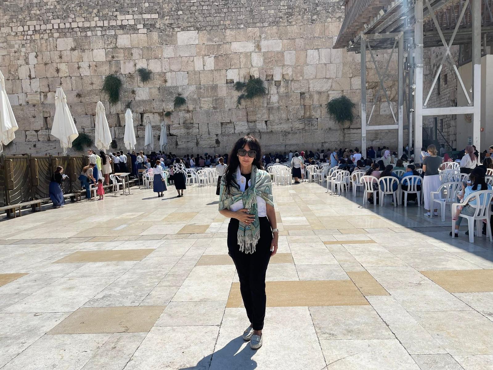 ג'וליאנה טימוראזי בכותל המערבי (צילום: אלבום פרטי) ג'וליאנה טימוראזי בכותל המערבי (צילום: אלבום פרטי)