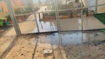 השער לגן ביישוב רחמה בנגב (צילום: ועד ההורים ברח'מה)