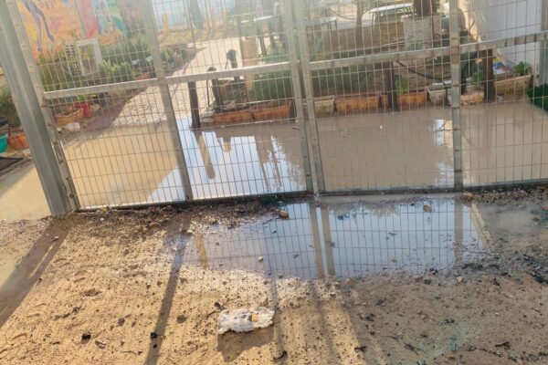 השער לגן ביישוב רחמה בנגב (צילום: ועד ההורים ברח'מה)