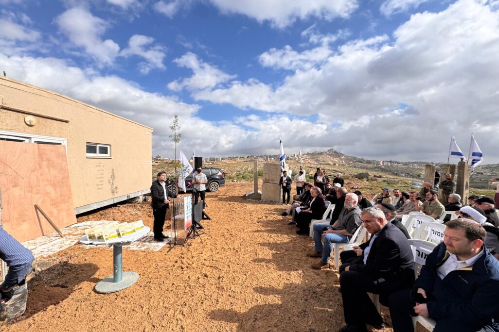 בצלאל סמוטריץ' בטקס הקמת ההתנחלות יציב בגוש עציון (צילום: ללא קרדיט)