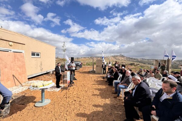 בצלאל סמוטריץ' בטקס הקמת ההתנחלות יציב בגוש עציון (צילום: ללא קרדיט)
