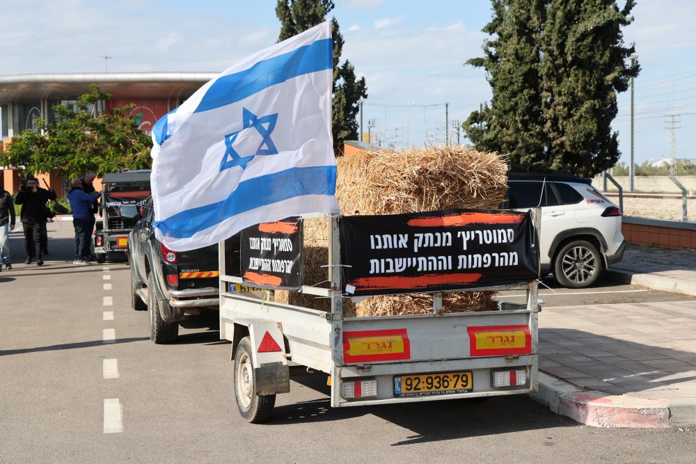 מחאת הרפתנים נגד הרפורמה במשק החלב של משרד האוצר (צילום: מאיה רונן)