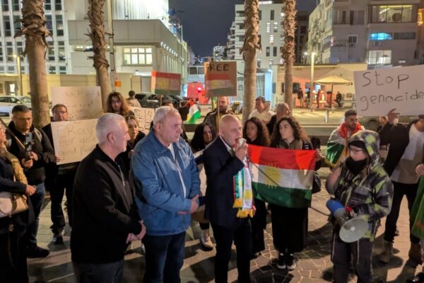 הפגנת הזדהות עם הכורדים בסוריה מול שגרירות ארה"ב בתל אביב (צילום: ניצן צבי כהן)