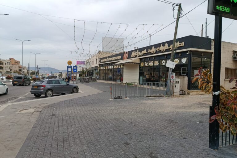 עסקים סגורים בסח'נין (צילום: יניב שרון)
