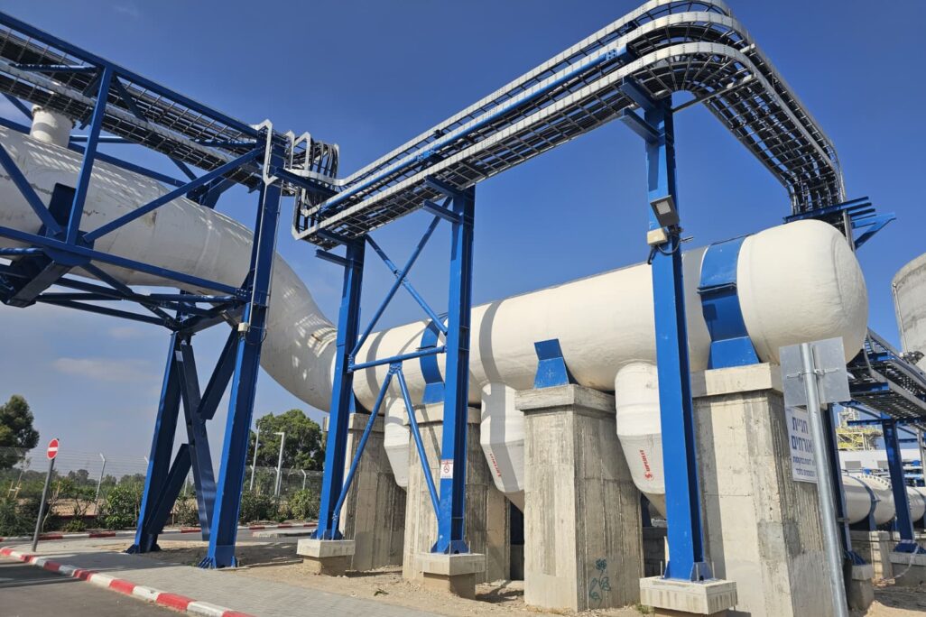 צינור הזרמת מים מותפלים במתקן התפלה באר מרים שורק ב' (צילום: איתי דודי, רשות המים) צינור הזרמת מים מותפלים במתקן התפלה באר מרים שורק ב' (צילום: איתי דודי, רשות המים)