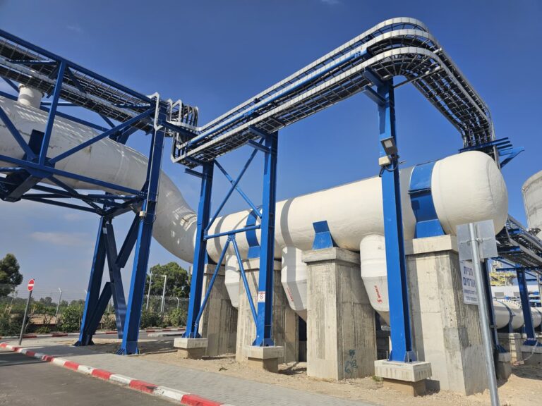 צינור הזרמת מים מותפלים במתקן התפלה באר מרים שורק ב' (צילום: איתי דודי, רשות המים)